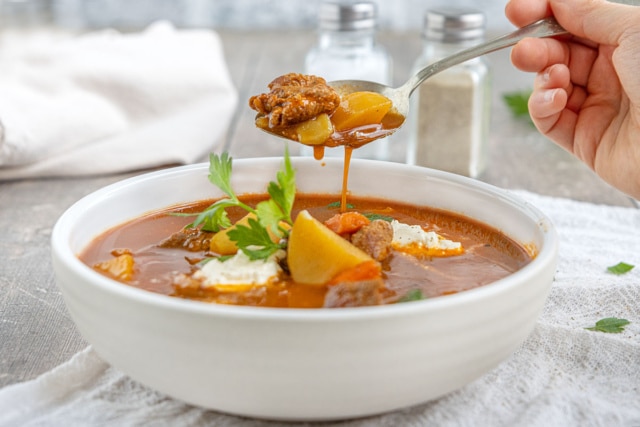 Omas klassische Gulaschsuppe: Original-Rezept