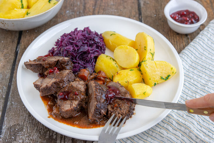 Eingelegter Hirschbraten