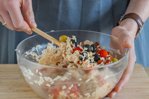 Reissalat verrühren