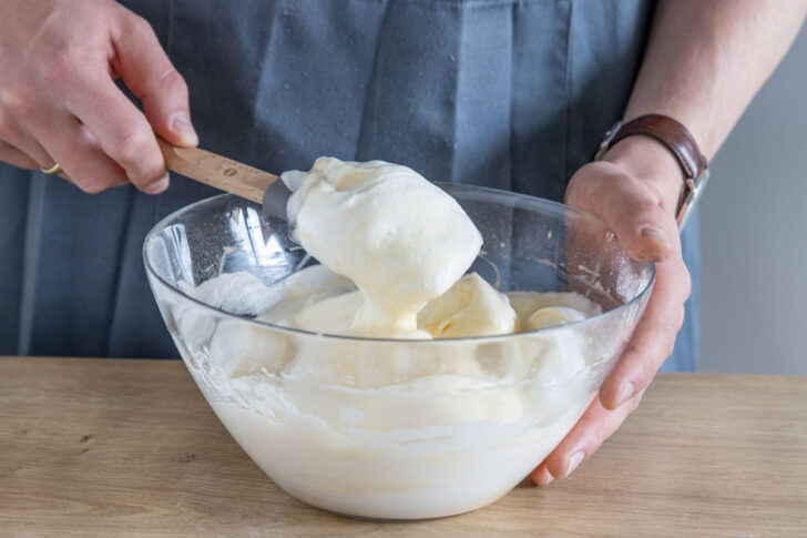 Eischnee unter den Teig heben