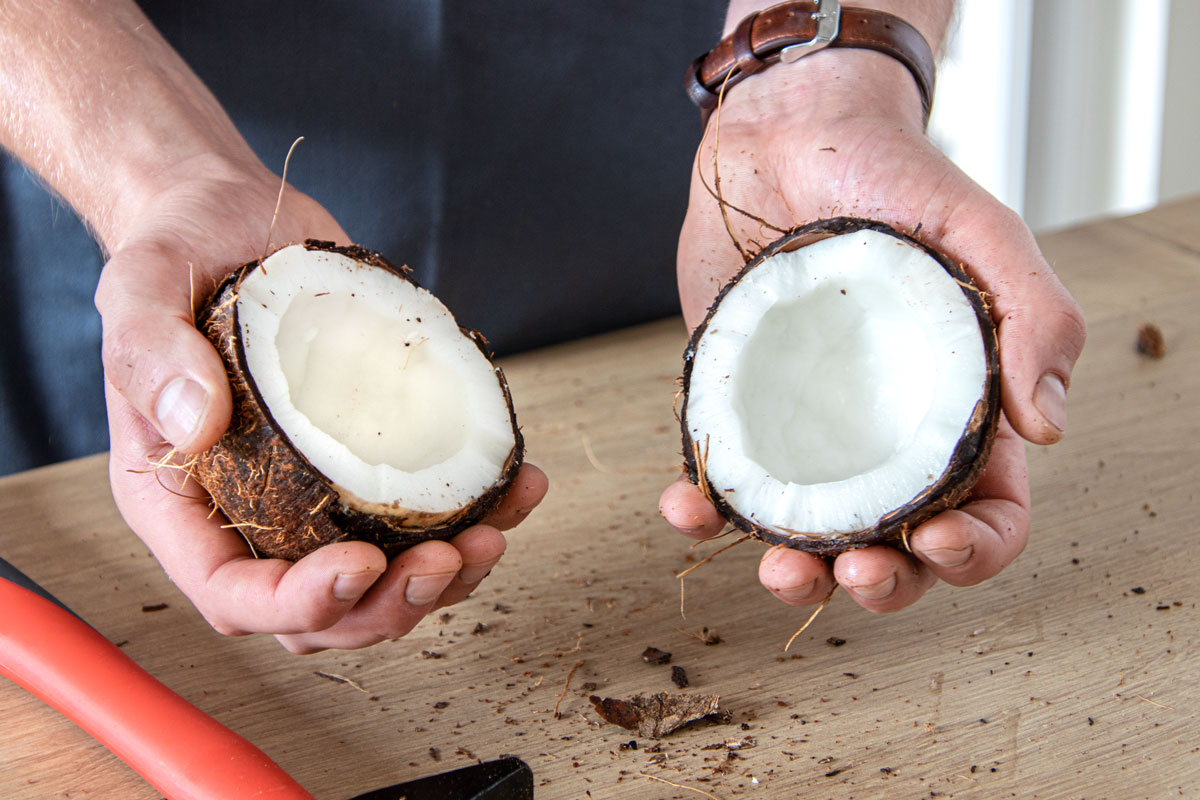 Video: Kokosnuss öffnen – So geht´s richtig - eat.de