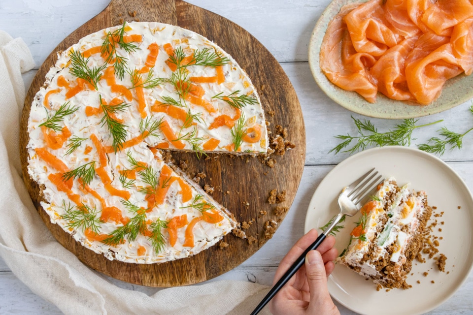 Schwedische Lachstorte mit Frischkäse | Rezept - eat.de
