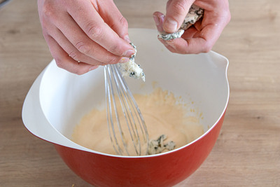 Gorgonzola zur Mayonnaise geben