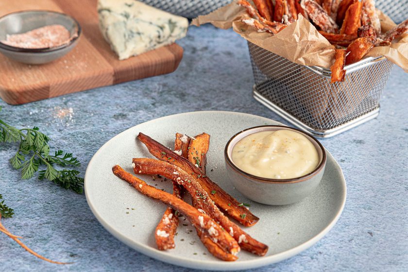 Möhrenpommes mit Gorgonzola-Mayonnaise