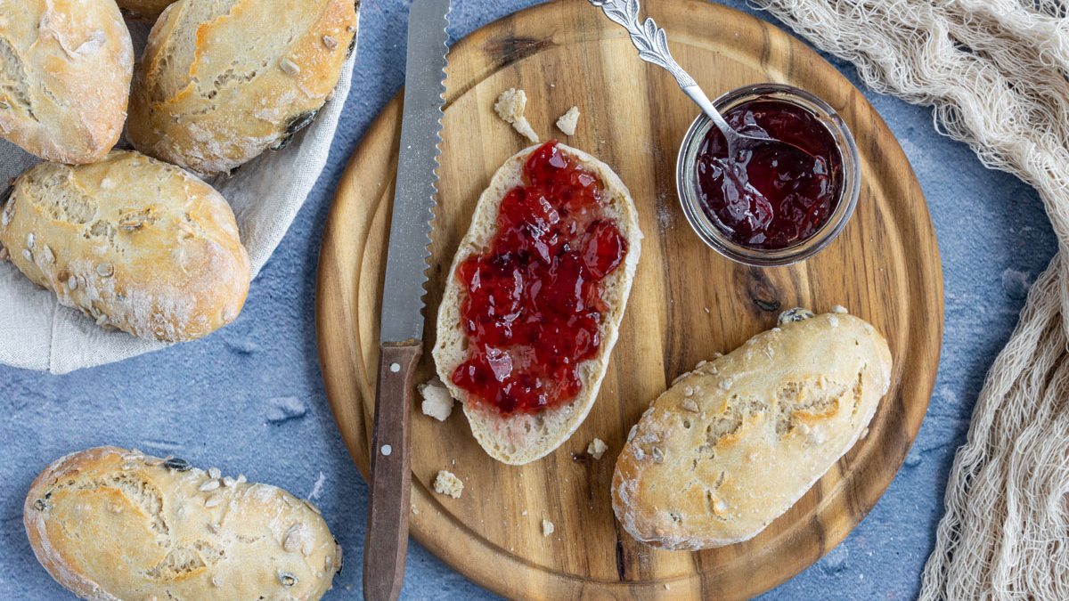 Original knusprige Schweizer Bürli | Rezept - eat.de