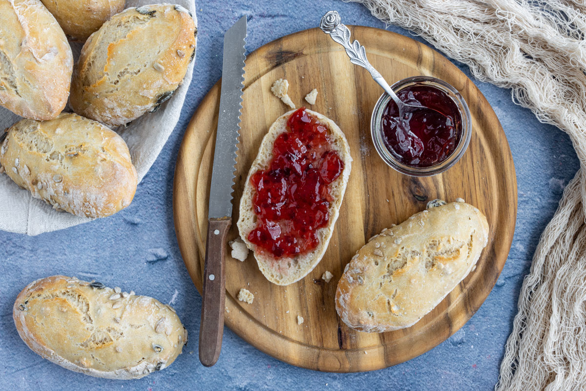 Original knusprige Schweizer Bürli | Rezept - eat.de