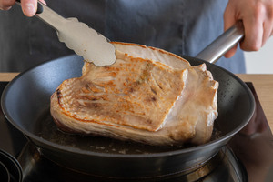 Putenoberkeule in Pfanne knusprig braten