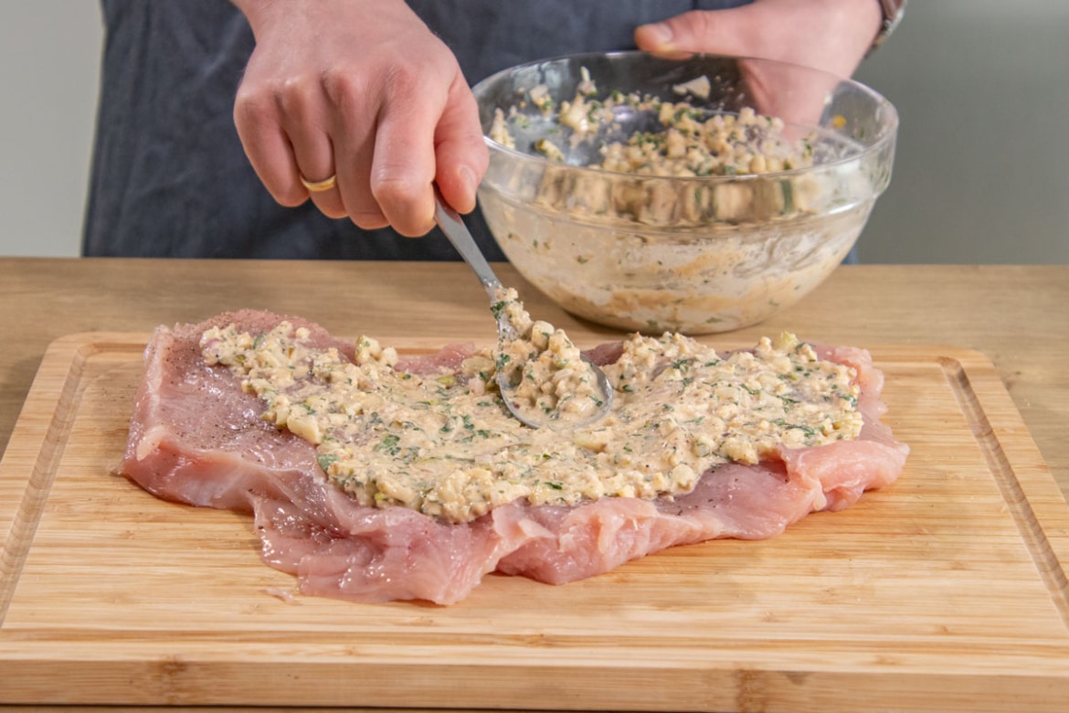 Gefüllter Putenrollbraten im Backofen