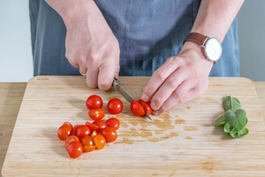 Tomaten halbieren