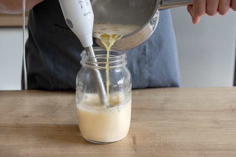 Video Sauce Hollandaise mit dem Pürierstab zubereiten eat.de