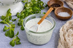 Saure Sahne Dressing für Feldsalat