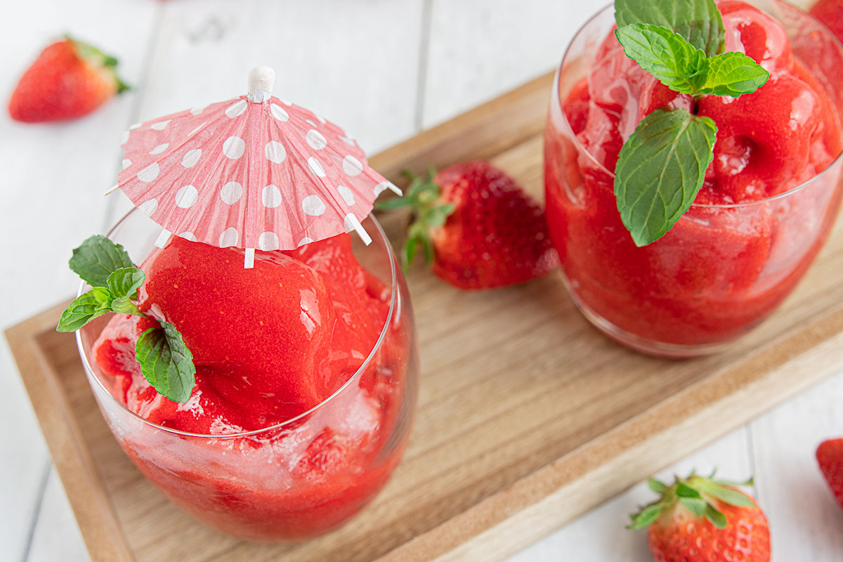 Slush-Eis mit frischen Erdbeeren