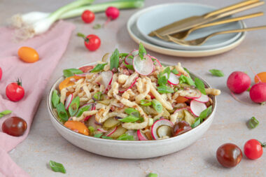 Bunter Spätzlesalat