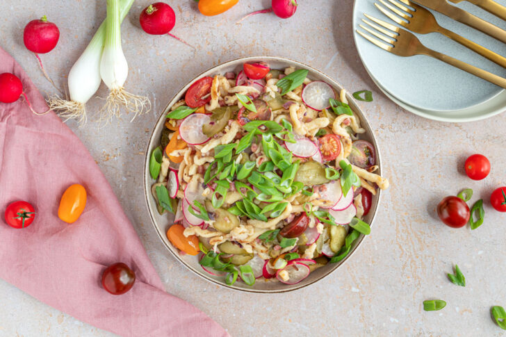 Bunter Spätzlesalat