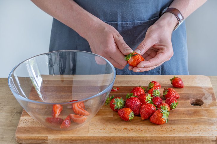 Erdbeeren vom Stunk befreien