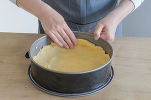 Teig in der Form verteilen