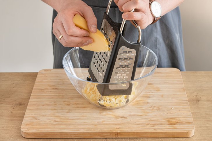 Bergkäse reiben
