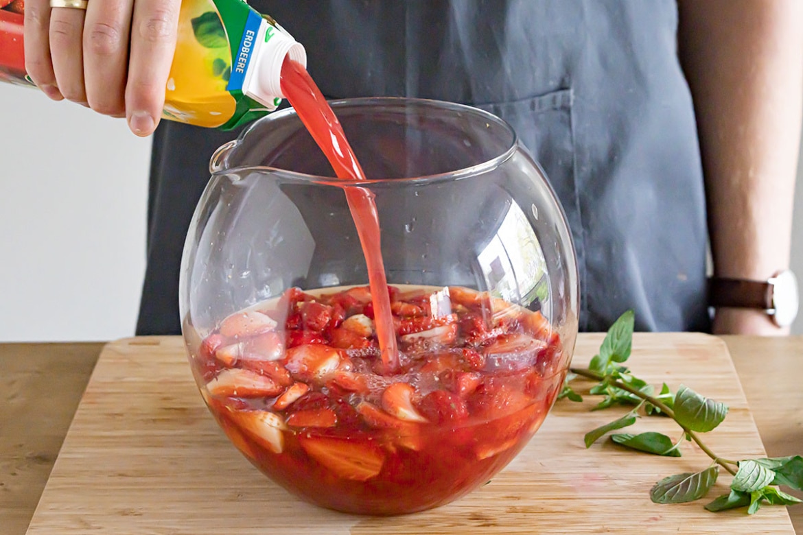 Erdbeerbowle Alkoholfrei mit frischen Erdbeeren | Rezept