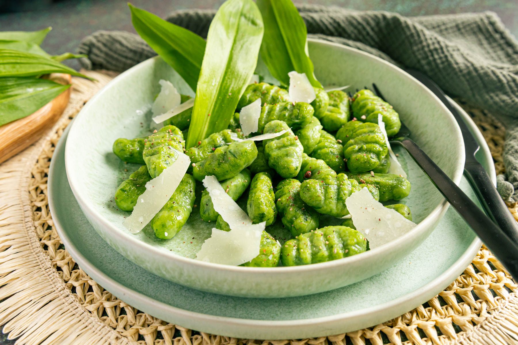Bärlauch-Gnocchi mit frischem Bärlauch