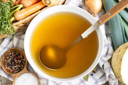 Einfache Gemüsebrühe selber kochen