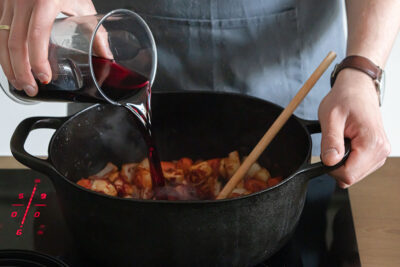 Gemüse mit Rotwein ablöschen