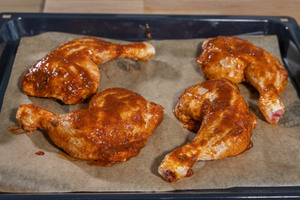 Hähnchenkeulen mit aufwändiger Marinade