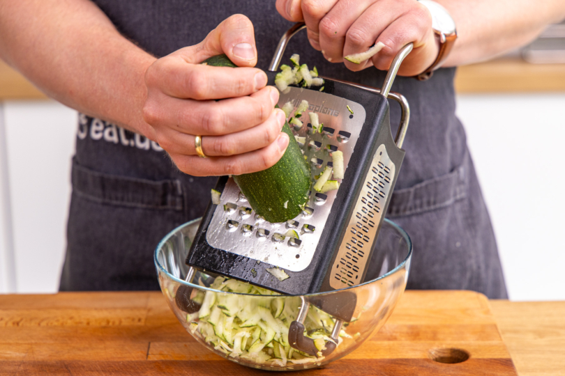 Zucchini raspeln