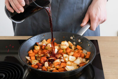 Gemüse mit Rotwein ablöschen