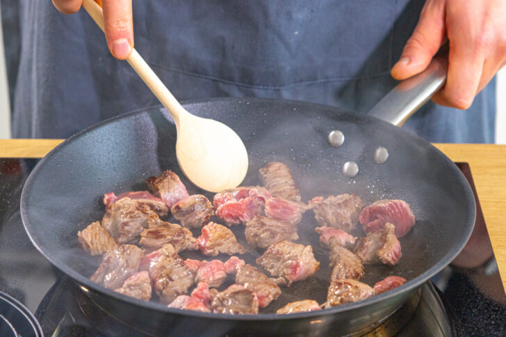 Fleisch anbraten