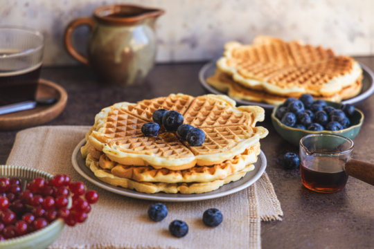 Vegane Waffeln mit Beeren