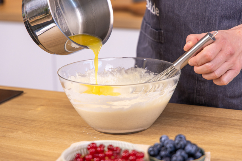 Flüssige Butter unterrühren