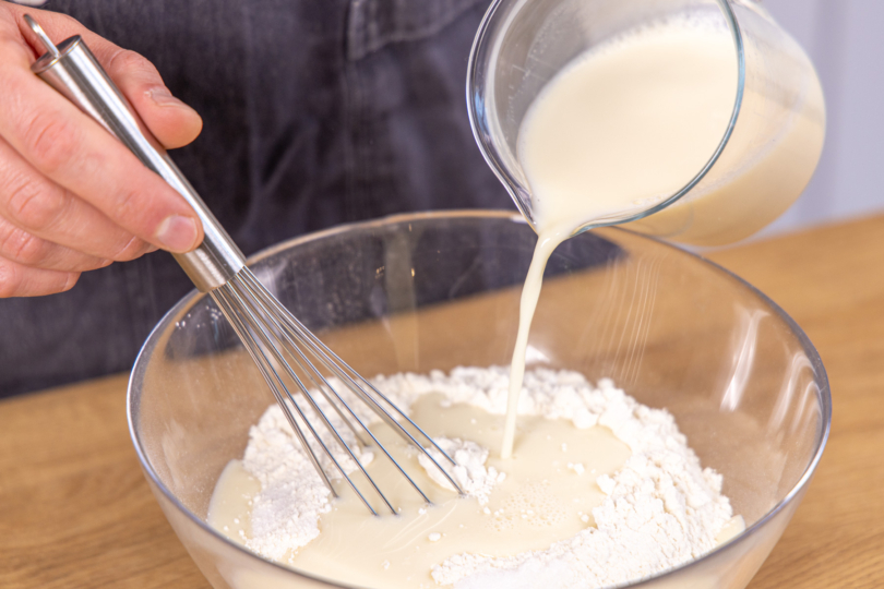Sojadrink und Wasser dazu gießen