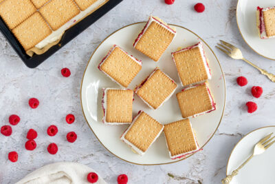 Butterkekskuchen mit Himbeeren