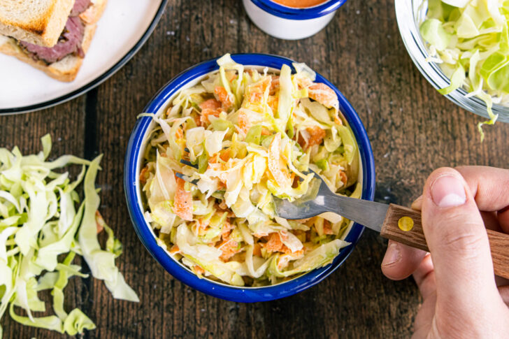 Coleslaw mit Schmand und Spitzkohl
