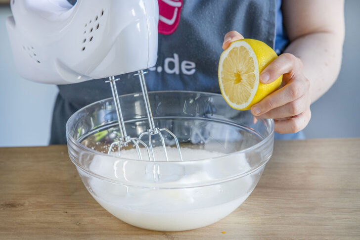 Spritzer Zitrone hinzugeben