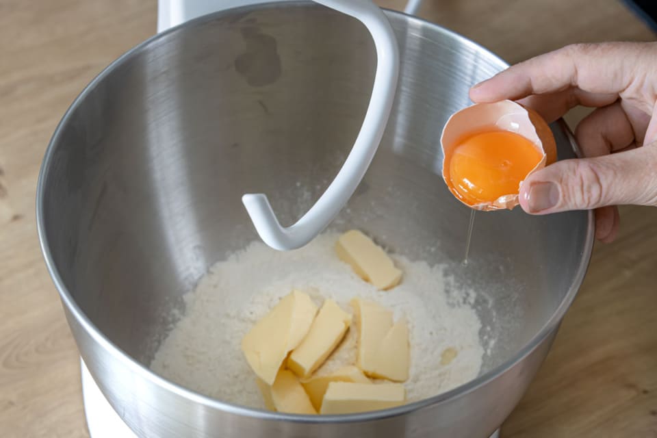 Einfache Erdbeertörtchen mit Vanillepudding-Creme | Rezept