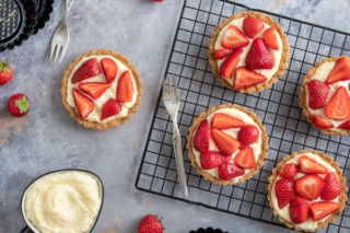 Erdbeertörtchen mit Pudding