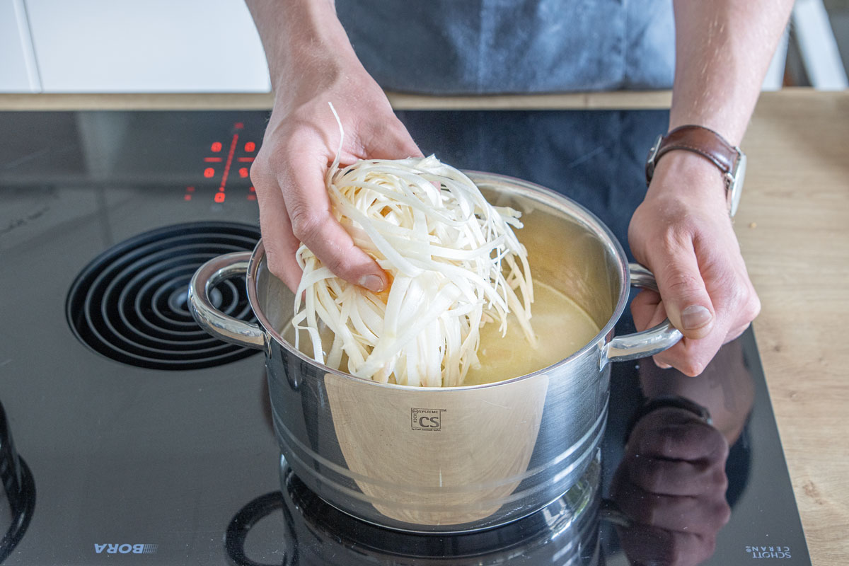 Kalte Spargelsuppe aus weißem Spargel | Rezept