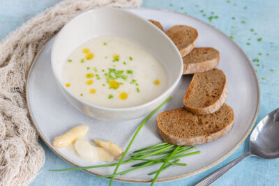 Kalte Spargelsuppe aus weißem Spargel