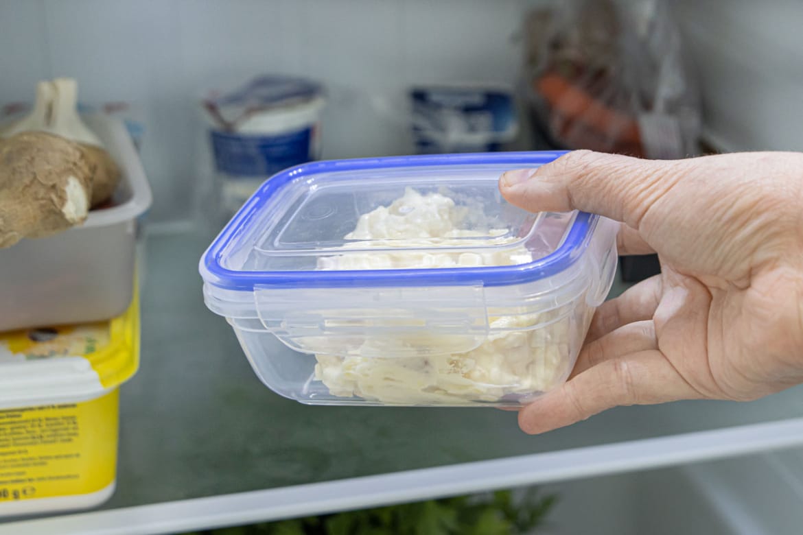 Kartoffelsalat im Kühlschrank aufbewahren