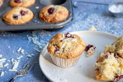 Kirschmuffins mit weißer Schokolade