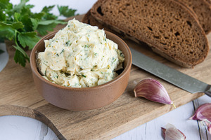 einfache Kräuterbutter selber machen - Titel