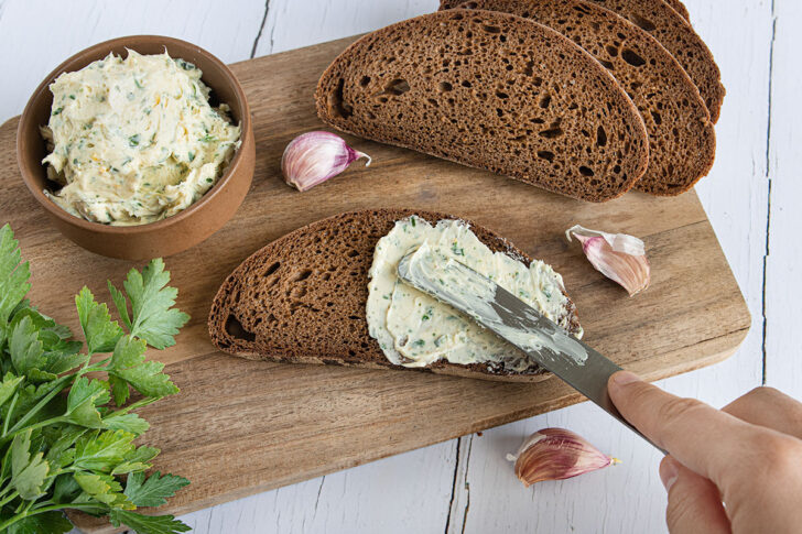 einfache selbstgemachte Kräuterbutter