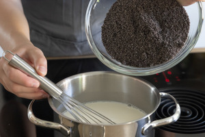 Mohn zur Milch geben
