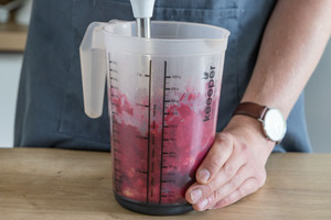 Rote Bete Hummus pürieren