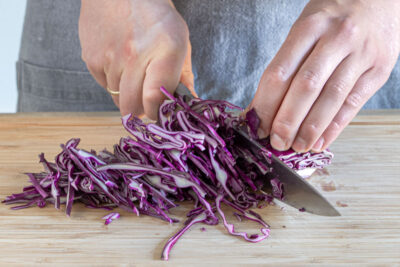Rotkohl schneiden