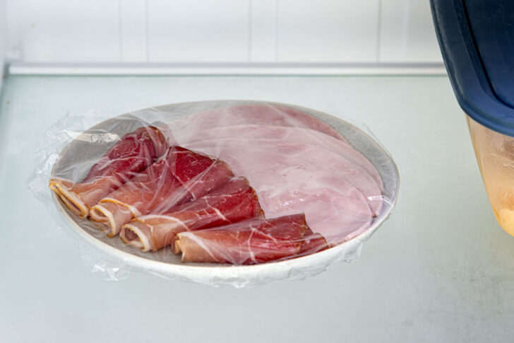 Schinken im Kühlschrank auftauen lassen