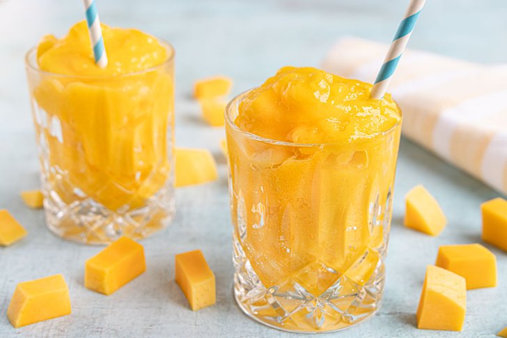 Slush-Eis mit gefrorener Mango