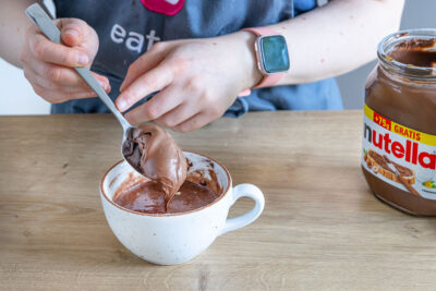 Nutella in den Teig geben