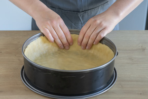 Teig in der Form verteilen